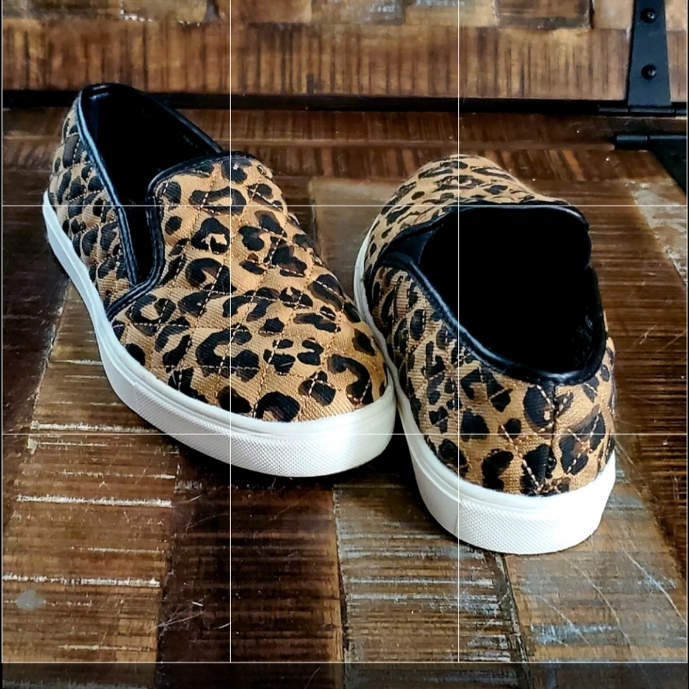 Leopard Print‎ Sneakers - Picture 2 of 7